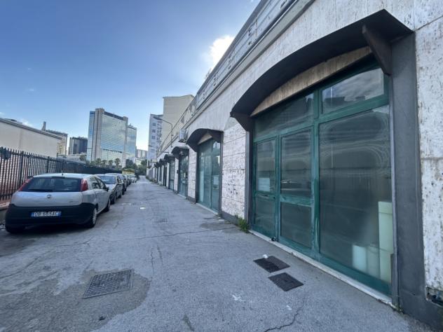 Locale commerciale in vendita a Napoli