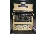 Macchina da scrivere Olivetti 32 con custodia