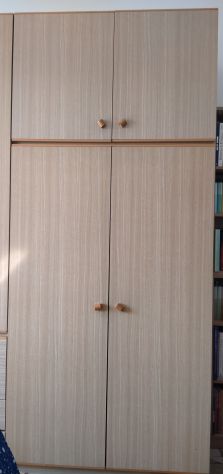 Armadio e letto in frassino fornito rete a doghe