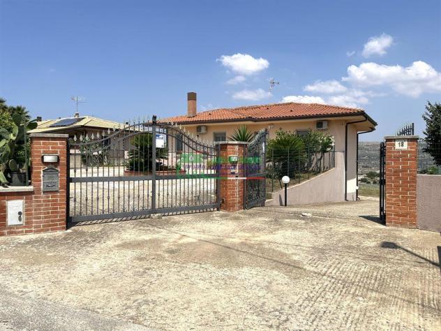 Rif.2655 - Studio tecnico con giardino a Scardacucco a Modica