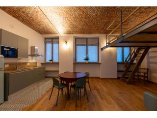 🏡 AFFITTASI AMPIO MONOLOCALE RISTRUTTURATO A NUOVO – SAN SALVARIO, …