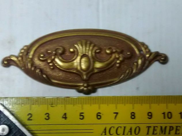 FREGI IN OTTONE PRIMA META' DEL 900 DI ANTICO ARMADIO - Foto 10