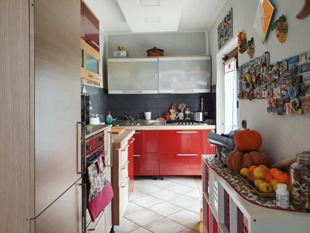 MASSA, loc. Quercioli, villetta singola distribuita su due livelli con giardino su quattro lati. L'immobile è composto di ampio soggiorno, cucina e ba - Foto 6