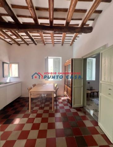 CENTRO STORICO – Via delle Arti, 2° piano s.a., appartamento 3 vani+accessori arredato. Ottime condizioni e contesto. Euro 900 CL E - Foto 3