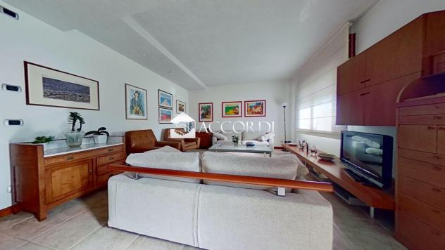 CASA INDIPENDENTE di 8 vani e di 240 mq (GODEGA DI SANT'URBANO) rif. DG025 - Foto 3