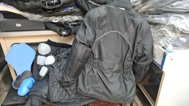 stock giacca moto in cordura 50 pz varie taglie 10x50= 500 euro - Foto 4