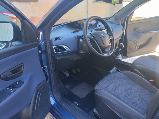 Lancia Ypsilon 2024 20.000 Km. Blu - Foto 4