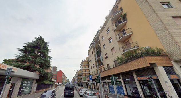 Trilocale Milano nord metro sotto casa - 2 camere libere
