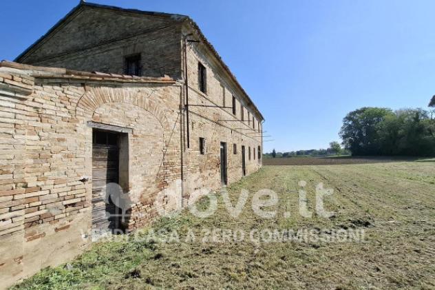 Rustico / Casale di 430 m² con più di 5 locali in vendita a Pesaro - Foto 6