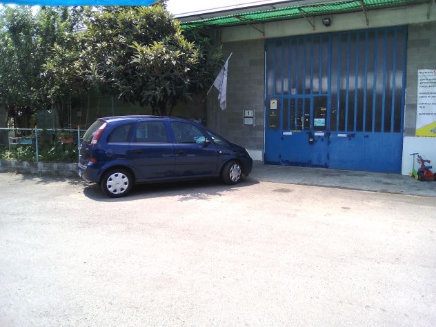 Vendesi capannoni con un ampio spazio di terreno su una superficie di 1.800 mq - Foto 6
