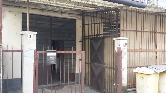 Affittasi magazzino con parcheggio interno - Foto 2