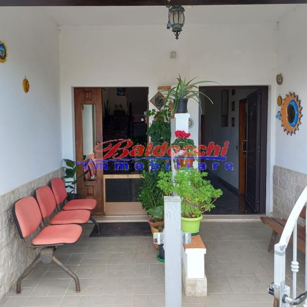 CAMINATE - VILLA IN COLLINA CON AMPIO TERRENO E SPLENDIDA VISTA - Foto 17