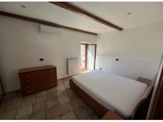 BRACCIANO BILOCALE ARREDATO CON INGRESSO INDIPENDENTE