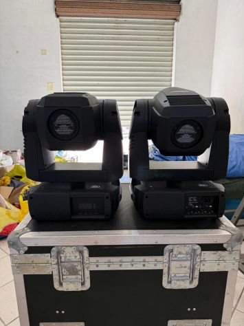 Coppia di Teste Mobili Martin con Flight Case.