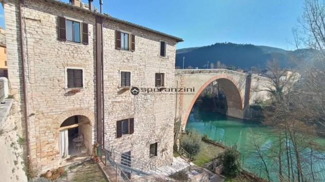 Fossombrone, adiacente al centro storico facilmente accessibile sia con le macchine che a piedi proponiamo in vendita immobile di circa 90 mq con vist - Foto 2