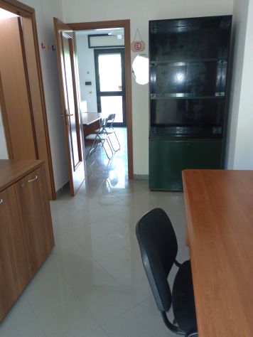 Affittasi UFFICIO INDIPENDENTE: Bollette e Spese incluse nel prezzo - Foto 2