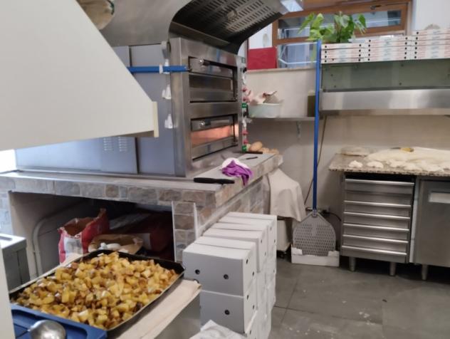 ATTIVITA' COMMERCIALE: RISTORANTE, PESCHERIA, PIZZERIA - Foto 10