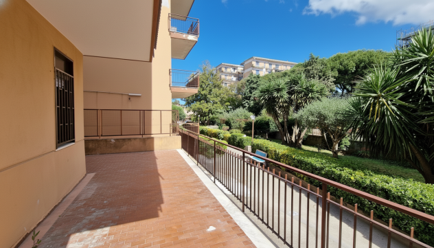 APPARTAMENTO CON AMPIO TERRAZZO A LIVELLO - PARCO PRIVATO - MONDRAGONE - v3307 - Foto 7