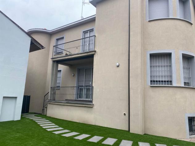 Villa in Vendita in zona OSPEDALE con giardino - Foto 2
