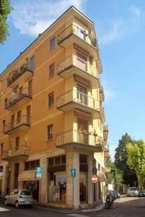 OFFRO DUE CAMERE SINGOLE PER STUDENTI IN VIA CANTARANE 38