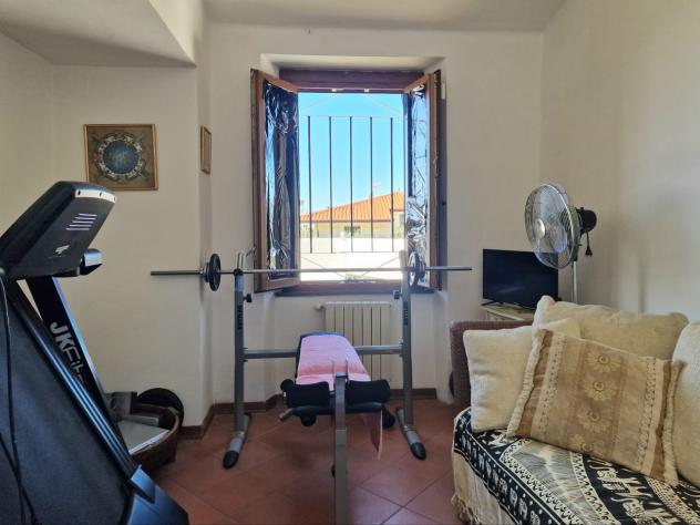 MONTIGNOSO, villetta a schiera con giardino angolare a circa 3,5 km dal mare della Versilia. L'immobile è composto di sala, cucina, disimpegno, camera - Foto 20