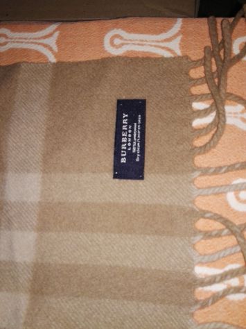 Burberry. Originale scialla lana - Foto 2