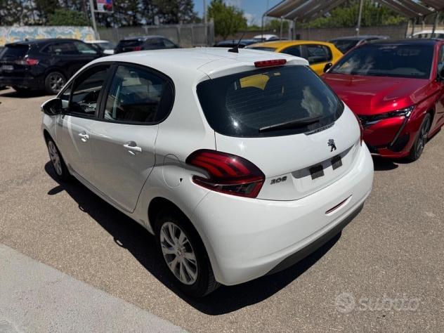 Peugeot 208 BlueHDi 100 navigaz CASTELLETTO 8 - Foto 9