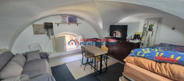 CENTRO STORICO – Via Osorio – Monolocale al piano ammezzato + w.c. – 40 mq ca. Buone condizioni, ottima posizione. Euro 40 mila CL G - Foto 7