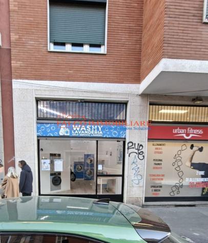 MILANO, VIA RUBENS - NEGOZIO A REDDITO 8,3% 1 LUCE