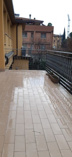 Luminoso monolocale con terrazzo - Foto 4