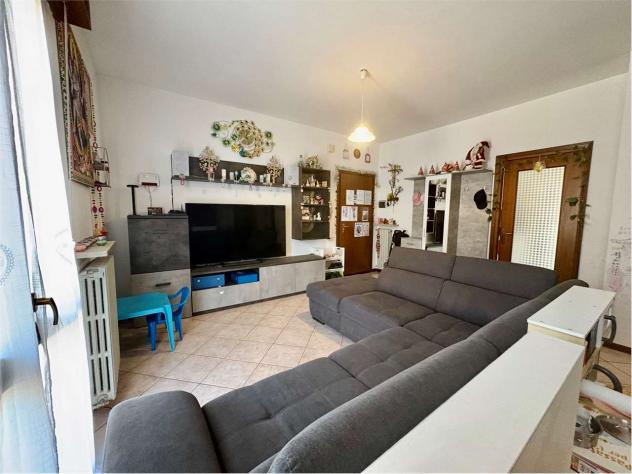 V005491 - TRILOCALE DI AMPIE METRATURE CON GARAGE E ARREDO COMPLETO - Foto 10