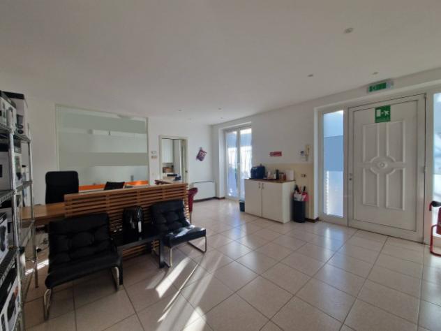 Immobile di 315 m² con più di 5 locali in affitto a Lainate - Foto 6