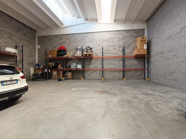 Magazzino/Deposito 350 mq (min. 100 mq) – Piano terra – Via Stiria, Udine - Foto 2