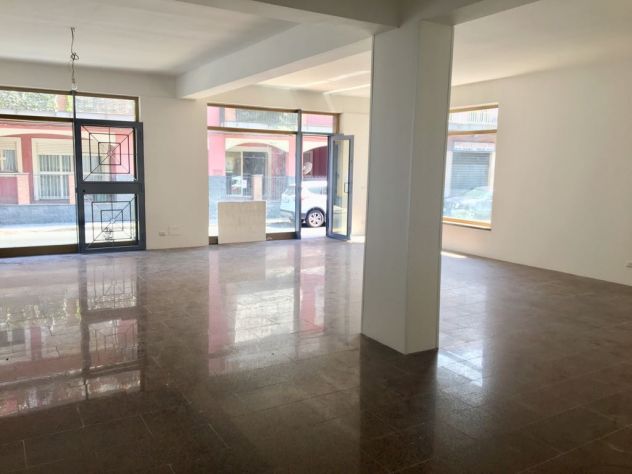 Ficarazzi: locale 110 mq 4 luci/vetrine - Foto 4