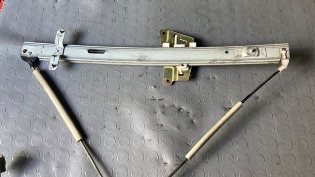 Alzcristallo anteriore DX Kia Sportage del 2001 - Foto 2
