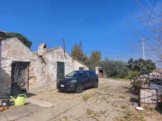 Vendesi - Appezzamento agricolo con abitazione, autorimessa e deposito a soli 5 - Foto 2