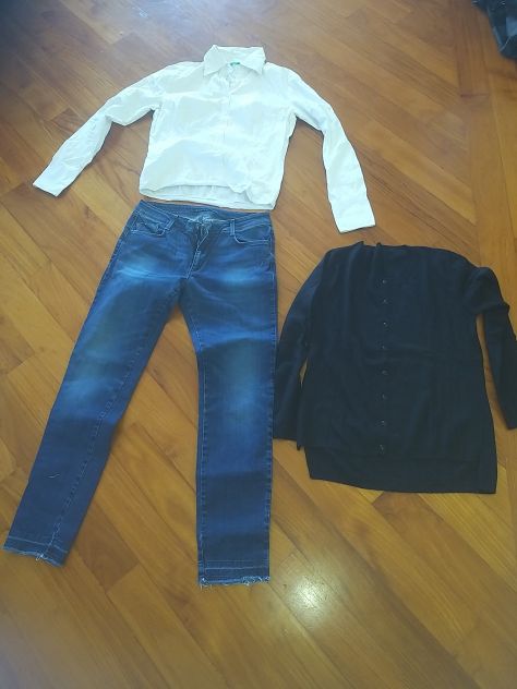 set vestiti donna taglia 46. 1 jeans Sisley  1 camicetta bianca Benetton  1 magl - Foto 4