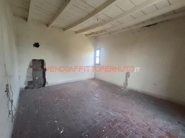 CASCINA DA RISTRUTTURARE CON BOX E LOCALE ACCESSORIO - Foto 6