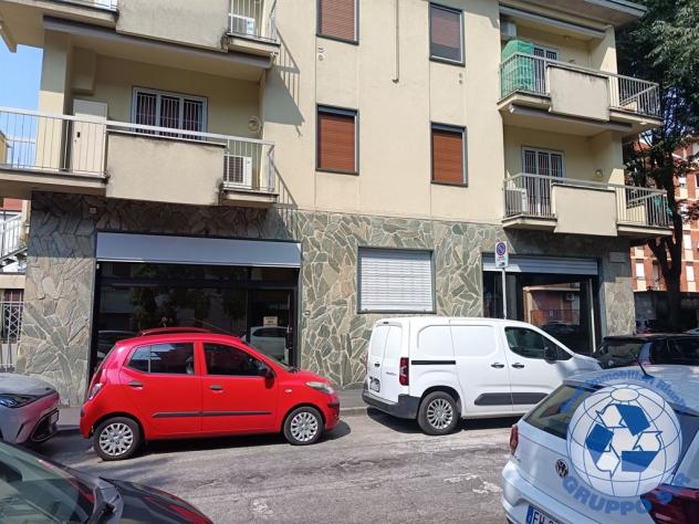 negozio angolare con deposito interrarto - Foto 4