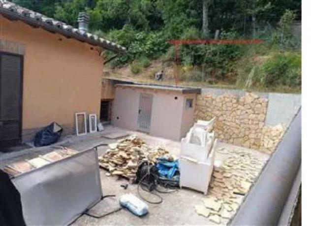 Immobile in asta di 351 m² con più di 5 locali e box auto in vendita a Perugia - Foto 3