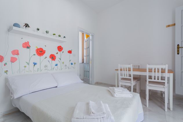 Casa Bianca il tuo Bnb, Big Terrace downtown, 15min Airport & Sea - Foto 5