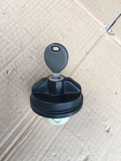 Tappo serbatoio Gasolio con Chiave JEEP Cherokee 2.5 CRD anno 2002 - Foto 2