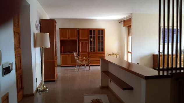 Grande appartamento ind. in bifamilare con vista mare garage e posto auto - Foto 7