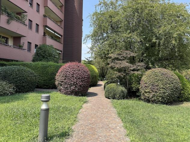 Monza San Biagio ampio quadrilocale con terrazzo in stabile signorile del 2006 - Foto 2