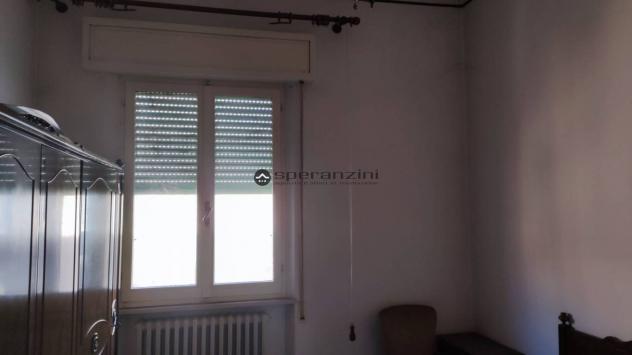 Fossombrone alle porte del centro storico cittadino, facilmente raggiungibile sia in macchina che a piedi, attorniato dai principali servizi proponiam - Foto 7