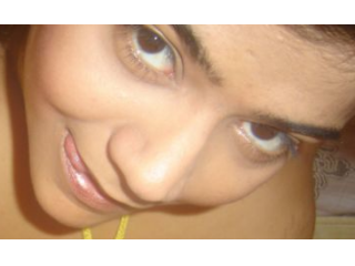 Amore e incontri Novara - Donna di Novara, 29 anni. Fisico Pieno