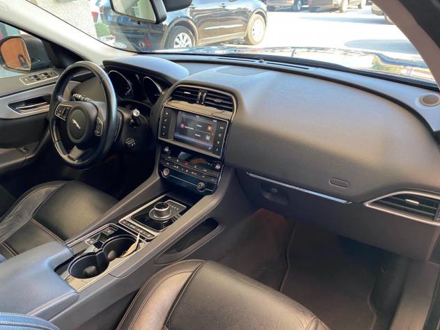 Jaguar F-Pace F-Pace 2.0 D 180 CV AWD aut. - Foto 9