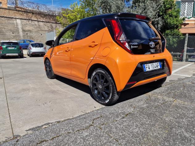 Toyota Aygo 5 Porte Aygo 5p 1.0 x-wave Orange m-mt 72cv cambio automatico - Foto 2