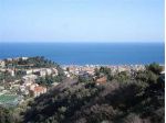 Alassio, terreno vista mare con progetto per tre appartamenti.