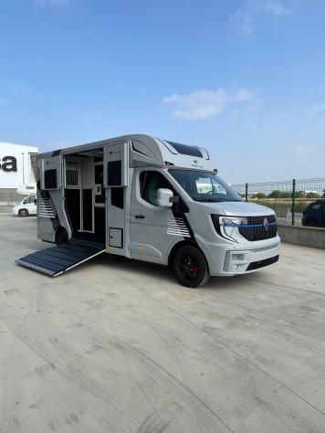 Renault Master Master 2.0 TD 170 CV AUTO HARAS ALLESTIMENTO STALLONI 5 POSTI CABINA - Foto 4
